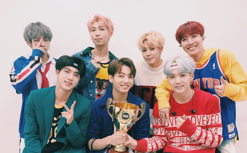 Fan BTS bức xúc vì lượt view mông lung của MV Chạy Ngay Đi Fan BTS bức xúc vì lượt view mông lung của MV Chạy Ngay Đi